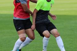 英雄联盟总决赛-包含杜塞尔多夫队员纷纷放假，备战即将开始的词条