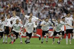 英雄联盟总决赛赛程-狂欢开启！欧洲国家队挑战不败纪录的简单介绍