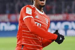 LOL决赛-德国队鏖战印度队，黄鸭组合状态火热