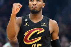 LOL赛事-青岛队碾压国王，米切尔点燃赛场