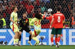 英雄联盟总决赛门票-葡萄牙运动员在速降比赛中勇夺冠军