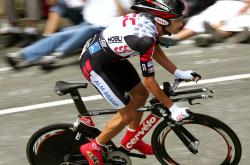 英雄联盟总决赛赛程-赛道终章，当勇士越过活塞，浓眉于弯道接管比赛