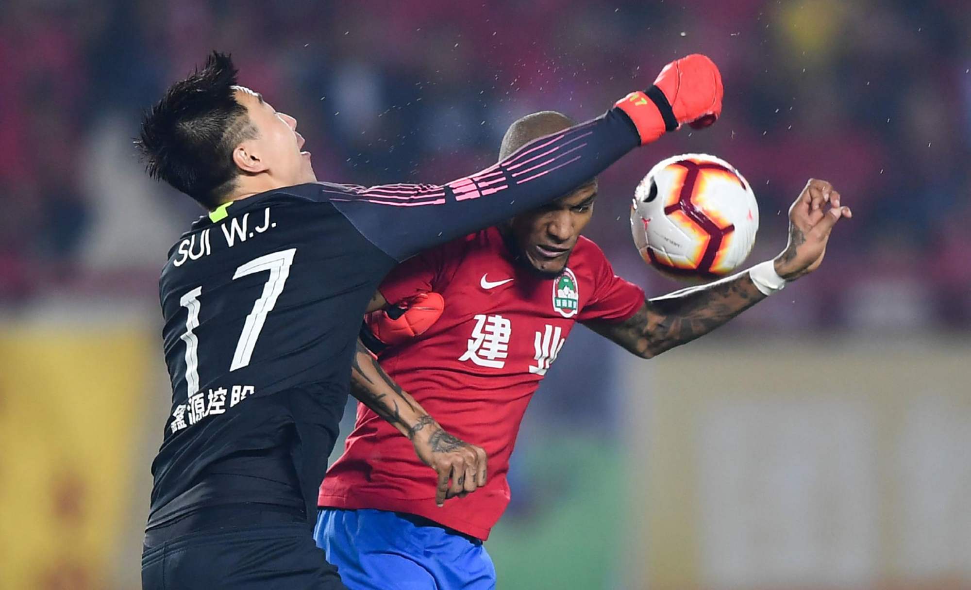 河南建业主场击败重庆斯威，新帅上任获胜的简单介绍