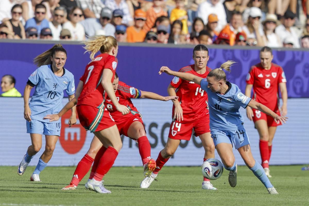 比利时队击败西班牙，晋级欧洲足球赛四强！