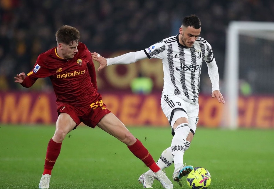 罗马球队展现出强大的斗志，保持不败