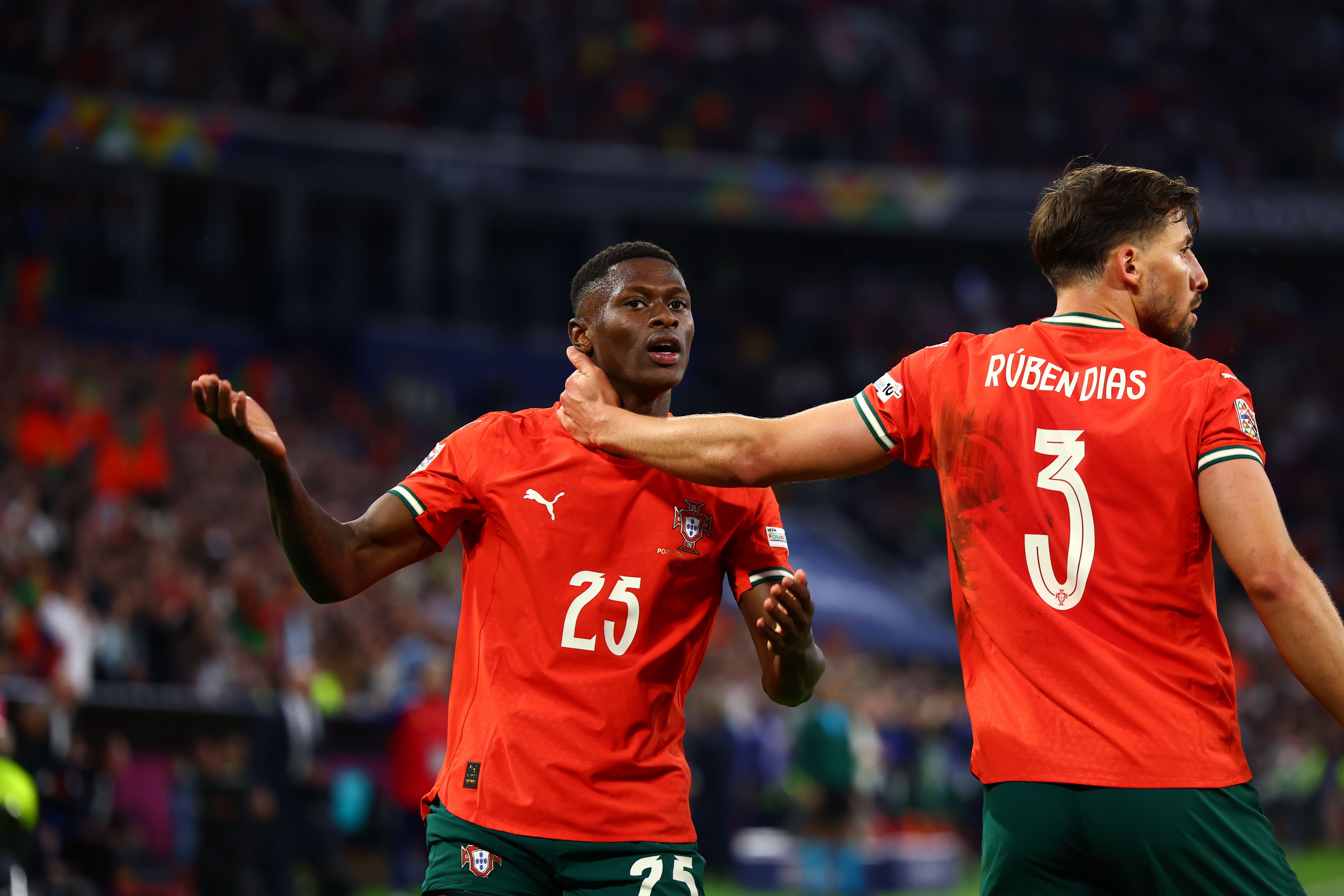 包含葡萄牙队在比赛中斩获胜利，展现实力的词条