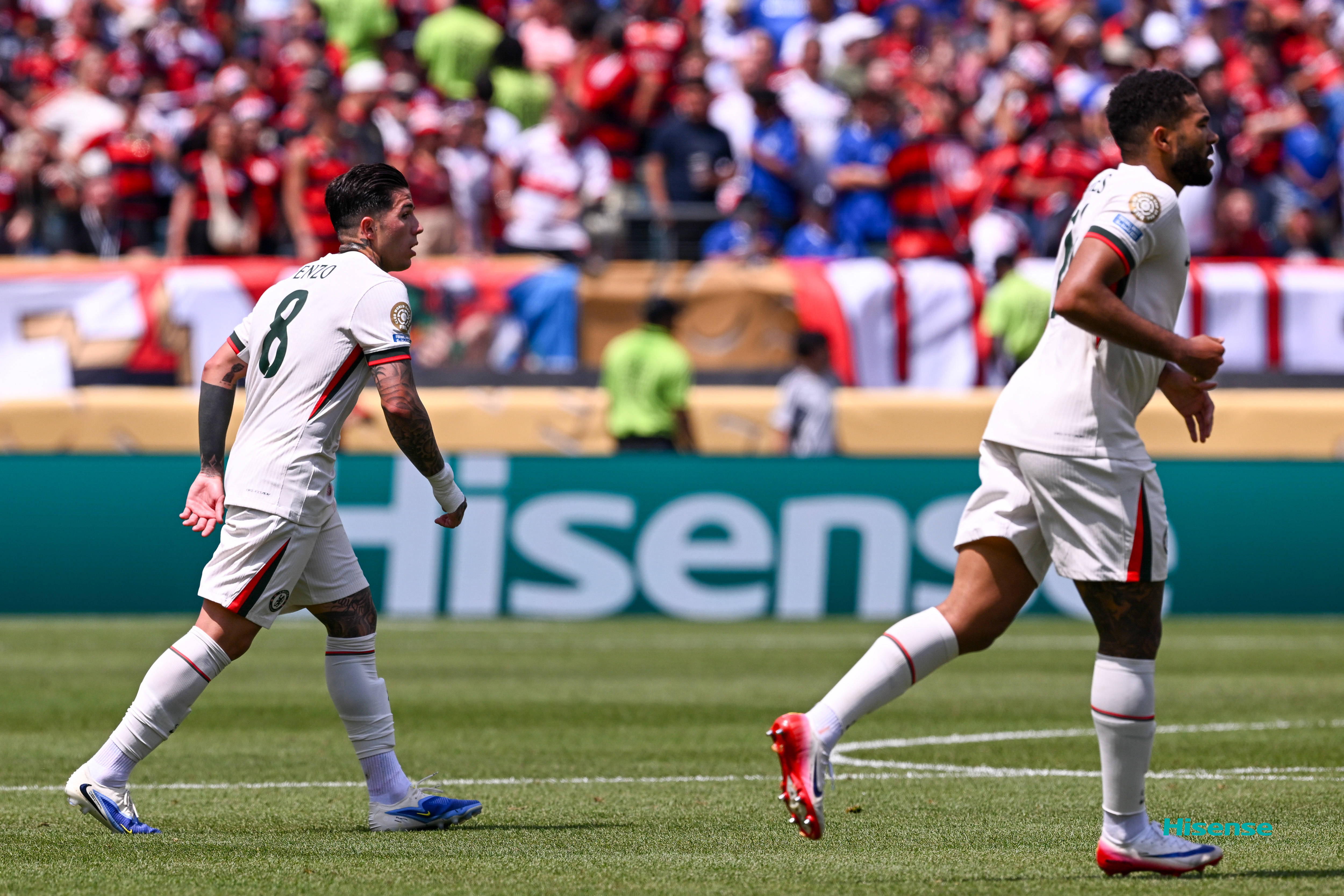 欧洲豪门球队突破困境取得胜利