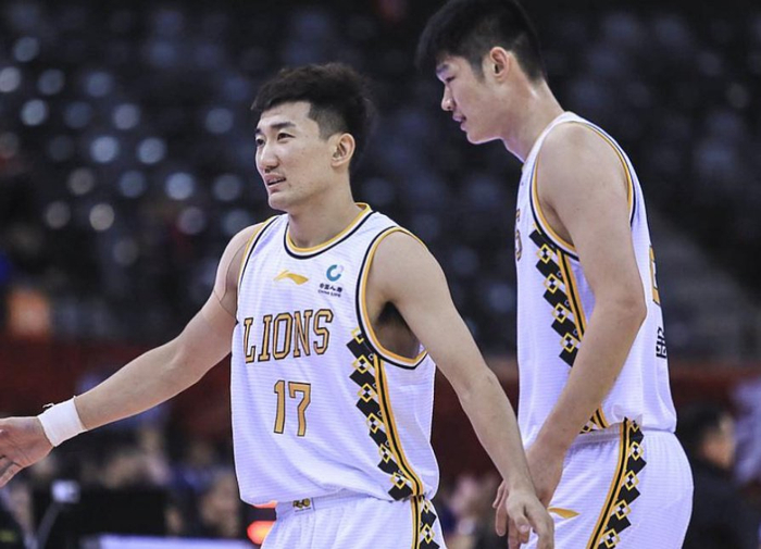 湖人鏖战新疆队,胡金秋扛起全队 湖人鏖战新疆队,胡金秋扛起全队