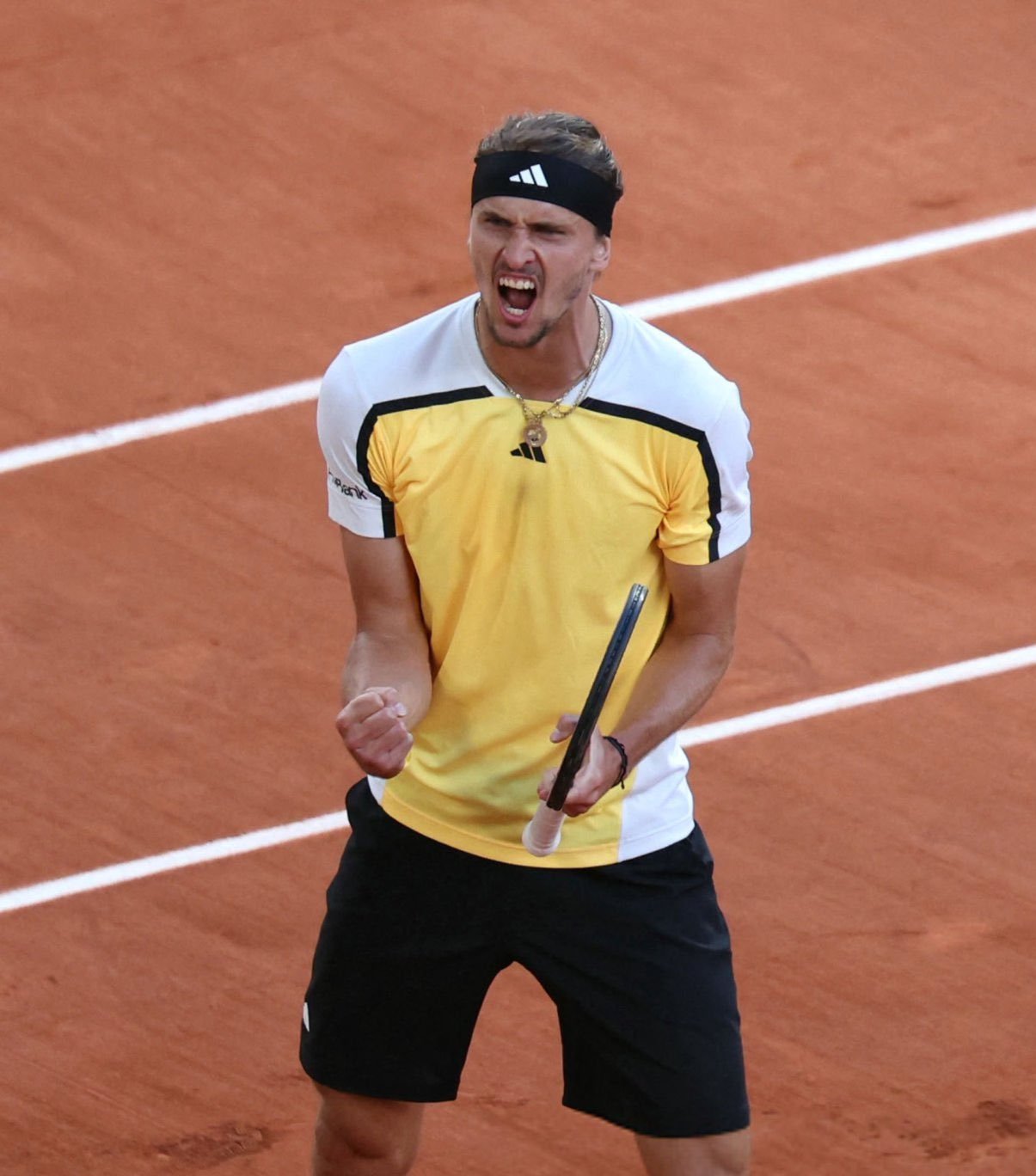 法网逆转戴维斯杯，兹维列夫扛起全队