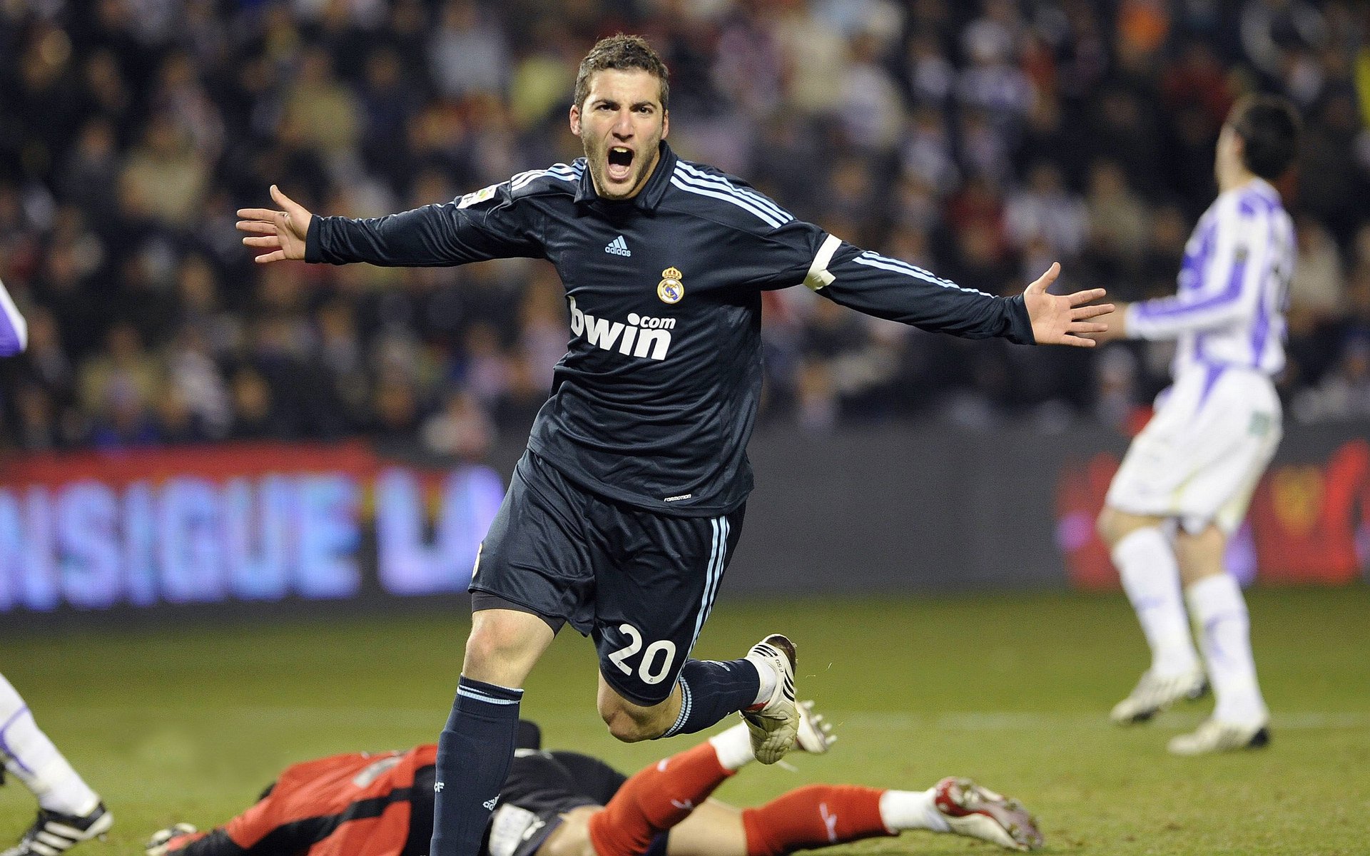 2026世界杯之夜，当孔德一剑封喉，世界屏住了呼吸